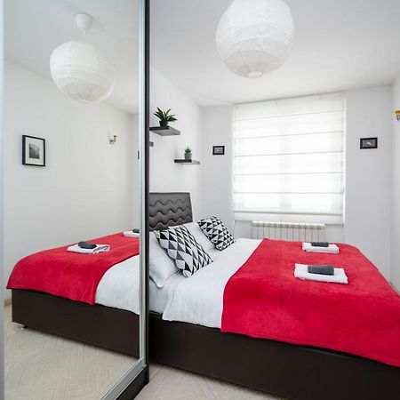 Bright 1Bdr Apartment In The City Center Сараево Экстерьер фото