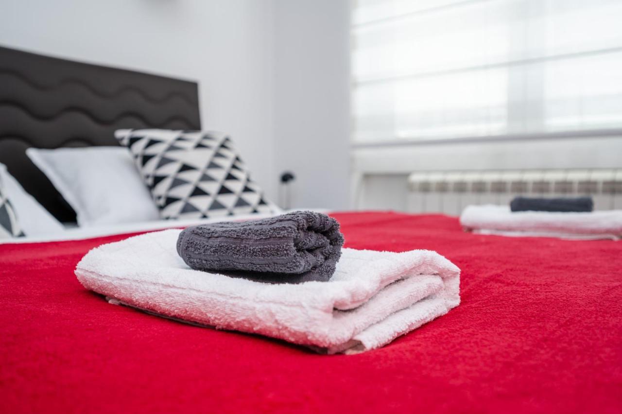 Bright 1Bdr Apartment In The City Center Сараево Экстерьер фото